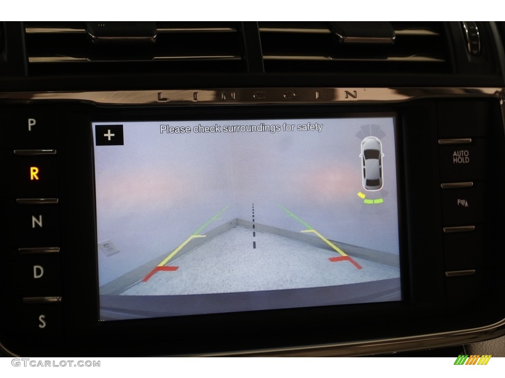 2017 Lincoln Continental Reserve AWD Controls Photo #143848978