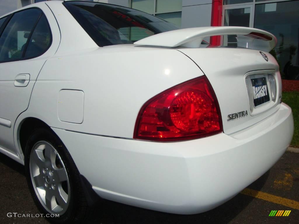 2006 Sentra 1.8 S Special Edition - Cloud White / Charcoal photo #19