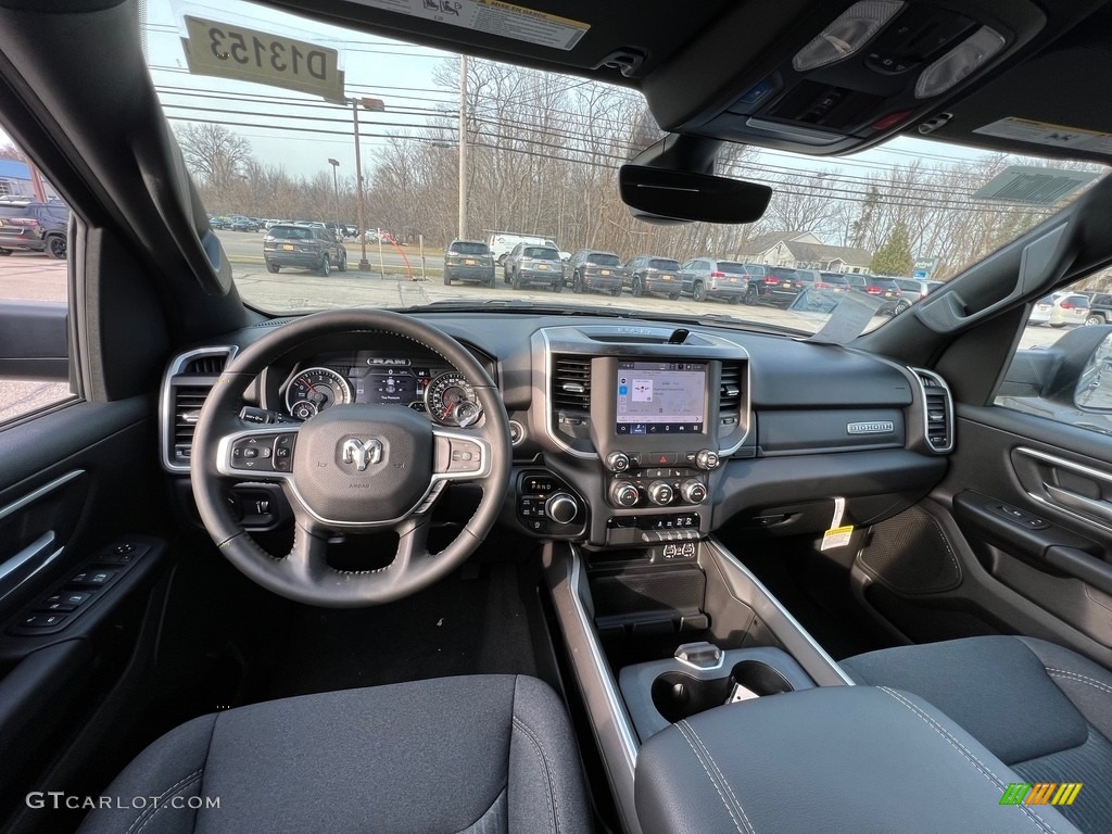 2022 1500 Big Horn Night Edition Crew Cab 4x4 - Granite Crystal Metallic / Black photo #4