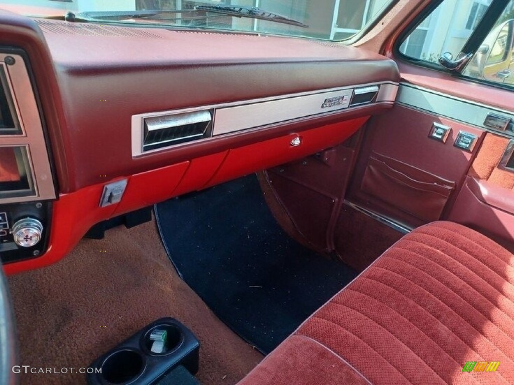 1986 GMC C/K C1500 Sierra Classic Regular Cab Red Dashboard Photo #143856040