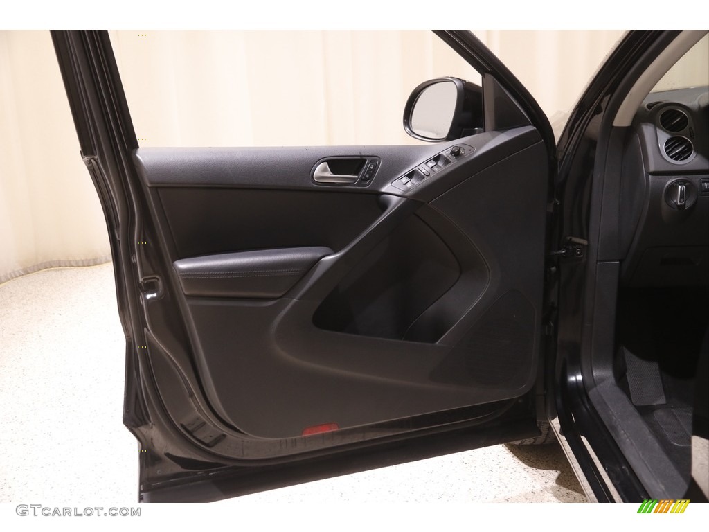 2016 Volkswagen Tiguan S 4MOTION Charcoal Door Panel Photo #143857828