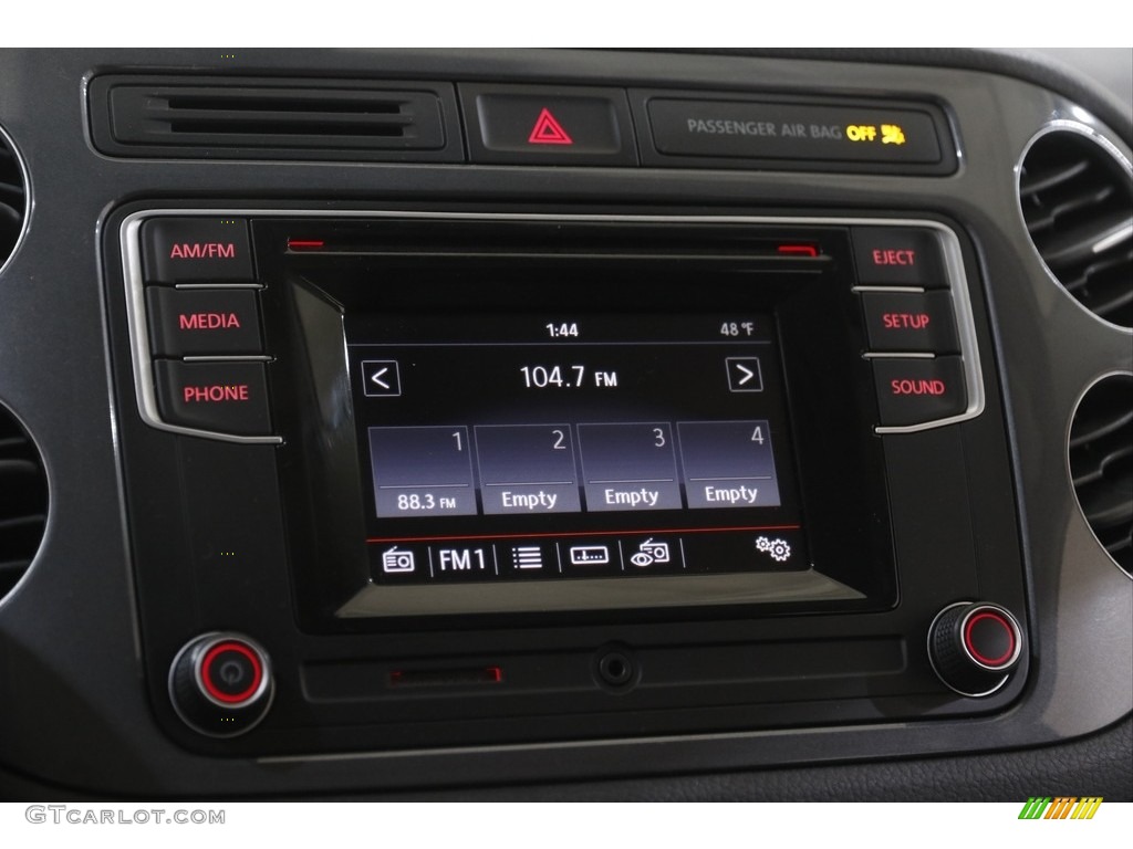 2016 Volkswagen Tiguan S 4MOTION Audio System Photo #143857945