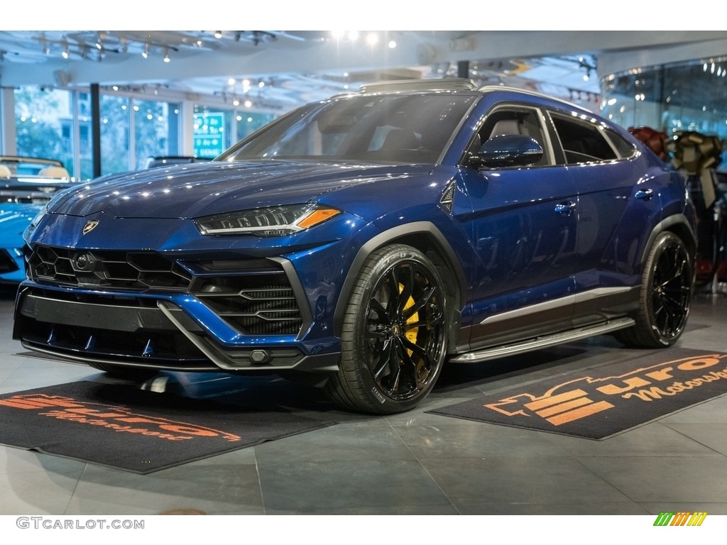 2019 Lamborghini Urus AWD Exterior Photos