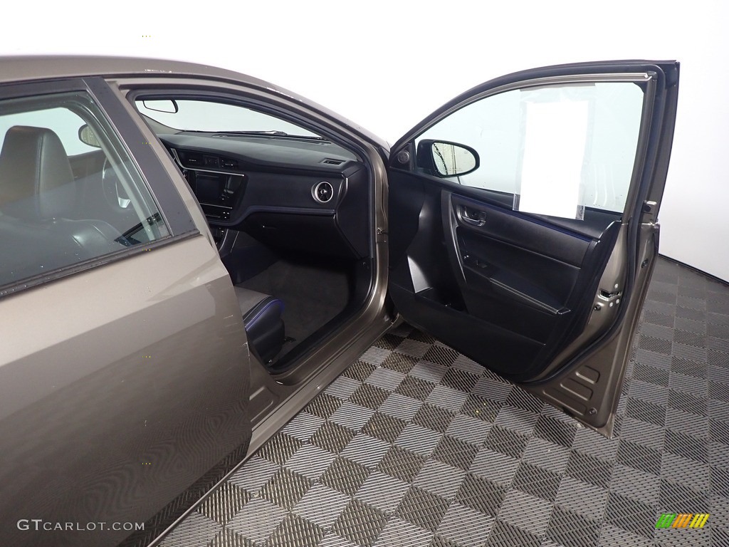 2019 Corolla SE - Falcon Gray metallic / Black photo #38
