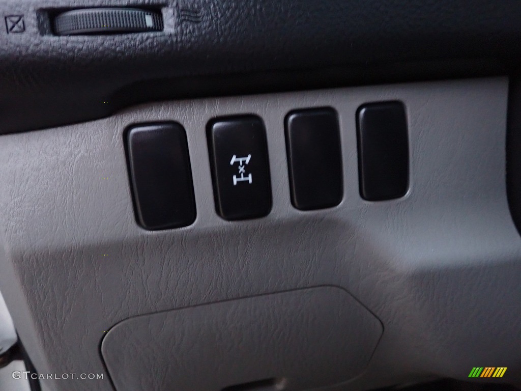 2004 4Runner SR5 4x4 - Titanium Metallic / Stone photo #25