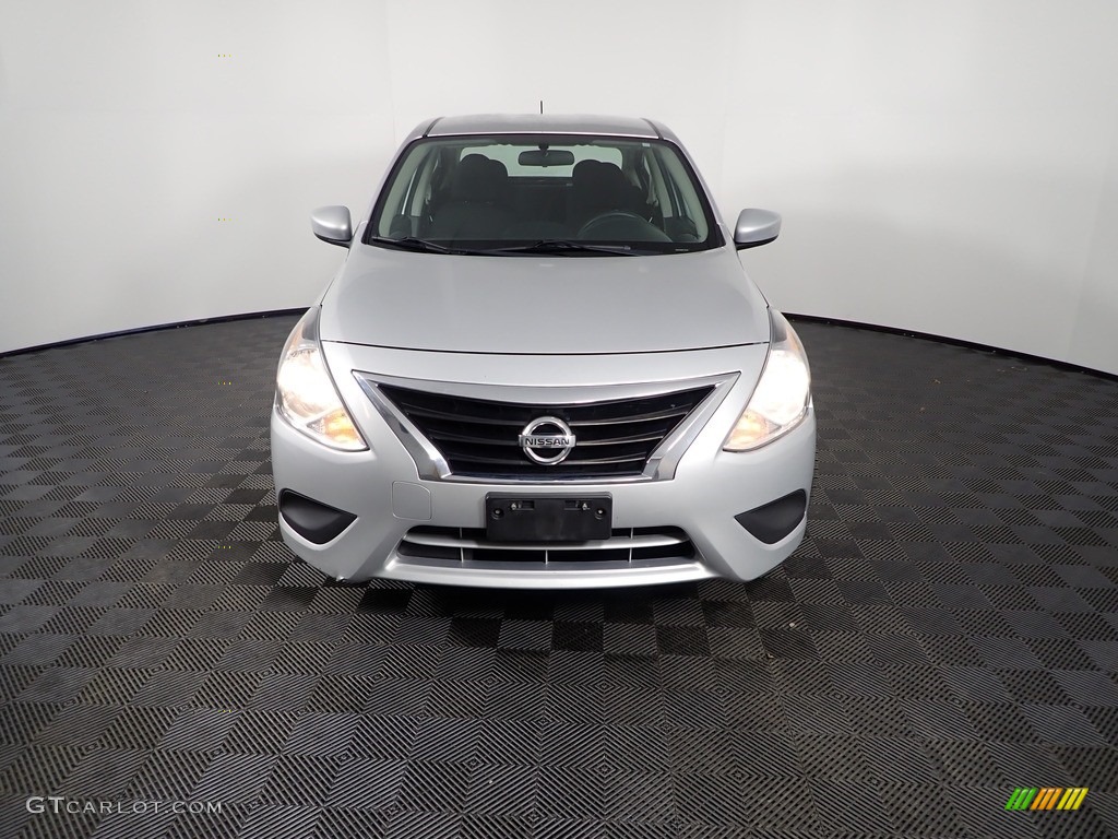2019 Versa S Plus - Brilliant Silver Metallic / Charcoal photo #4