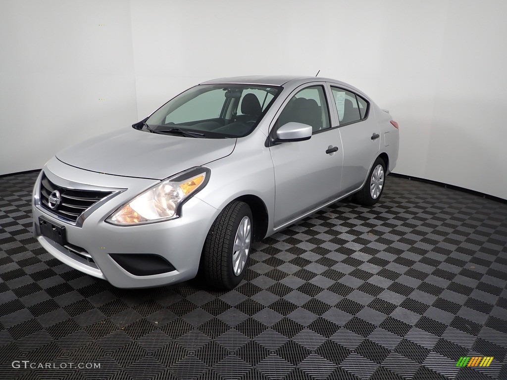 2019 Versa S Plus - Brilliant Silver Metallic / Charcoal photo #7