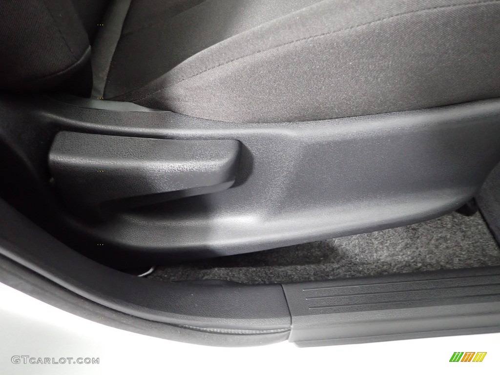 2019 Versa S Plus - Brilliant Silver Metallic / Charcoal photo #30