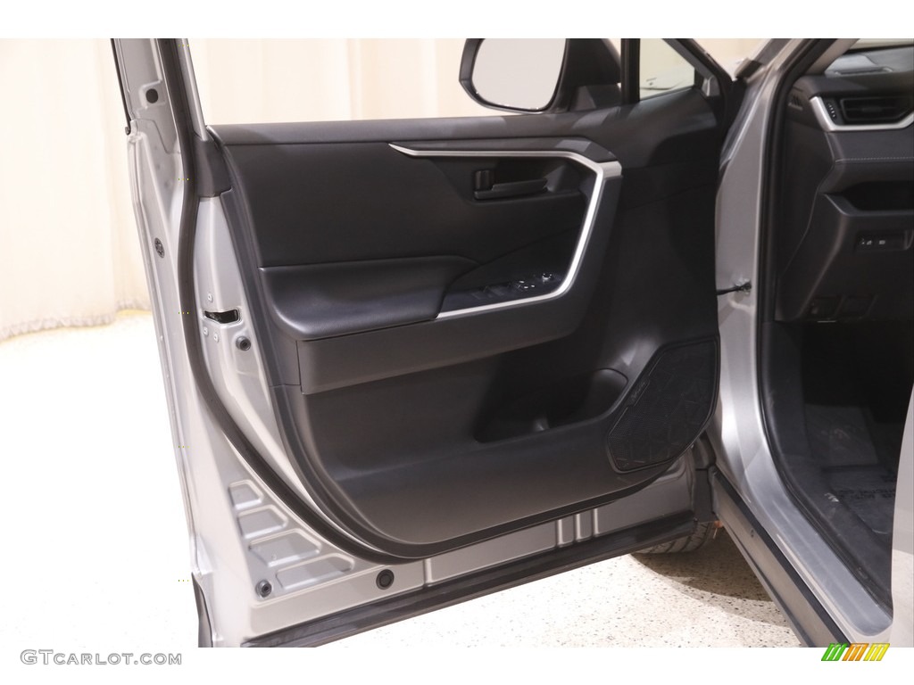 2019 RAV4 LE - Silver Sky Metallic / Black photo #4