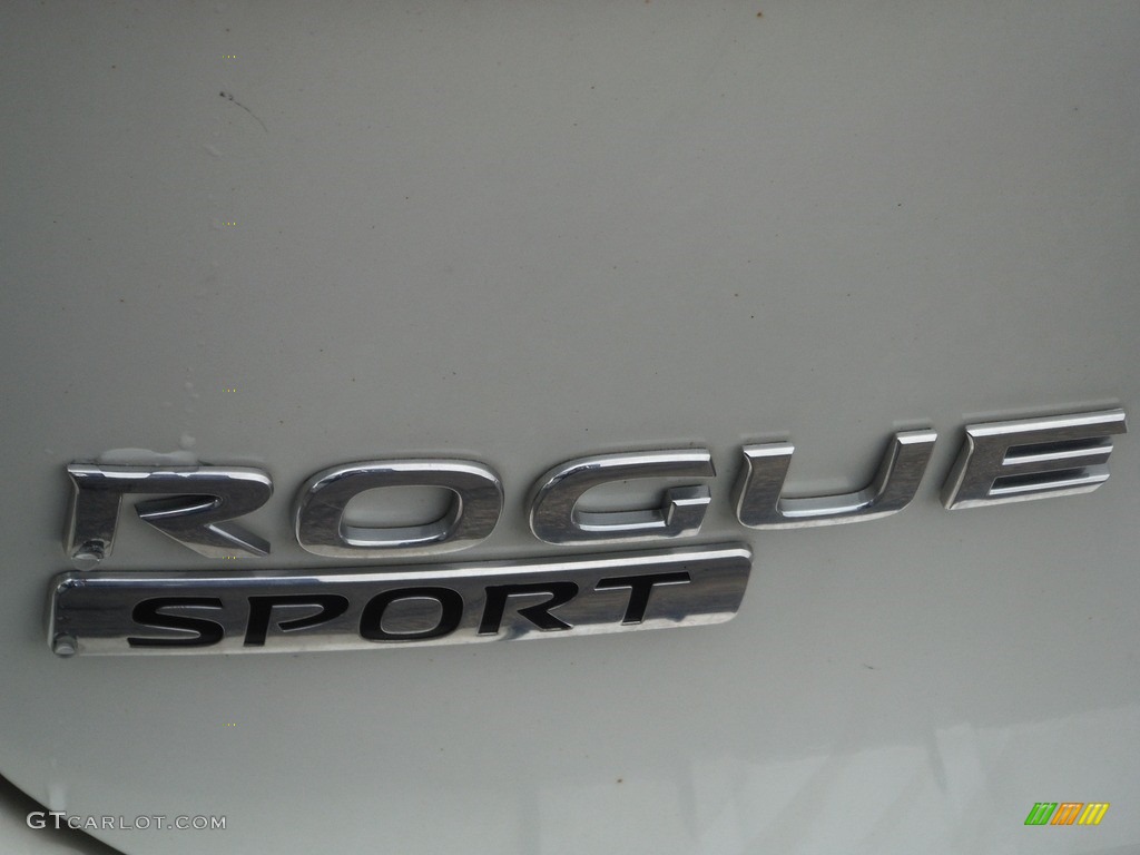 2018 Rogue Sport SV AWD - Pearl White / Light Gray photo #9