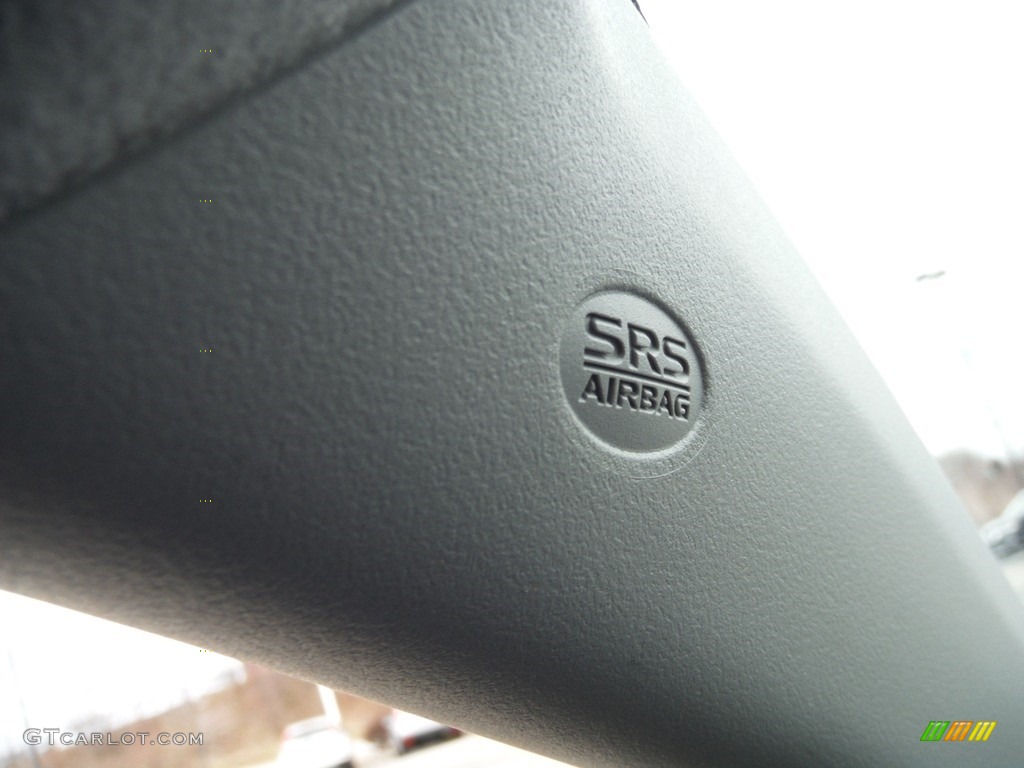 2017 Lancer LE - Mercury Gray Pearl / Black photo #16