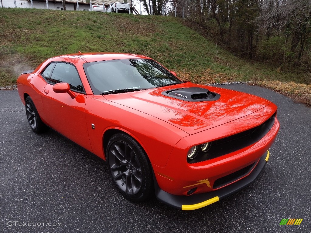 Go Mango 2022 Dodge Challenger R/T Scat Pack Shaker Exterior Photo #143874519