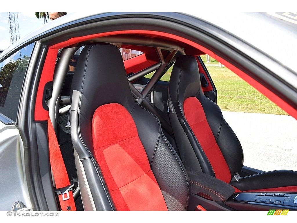 Black/Red Alcantara Interior 2019 Porsche 911 GT2 RS Photo #143875778
