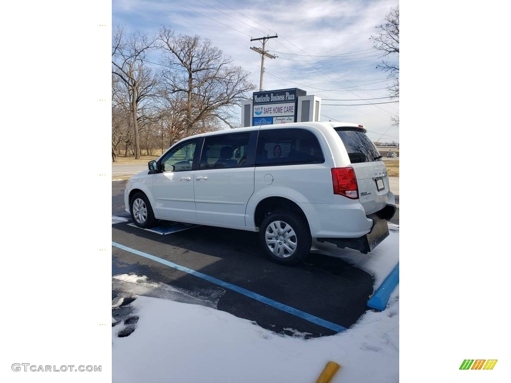 2016 Grand Caravan SE - Bright White / Black/Light Graystone photo #7