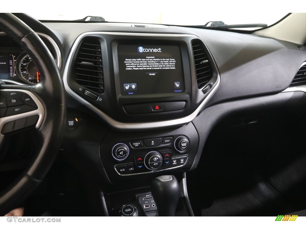 2018 Cherokee Latitude Plus 4x4 - Rhino / Black photo #9