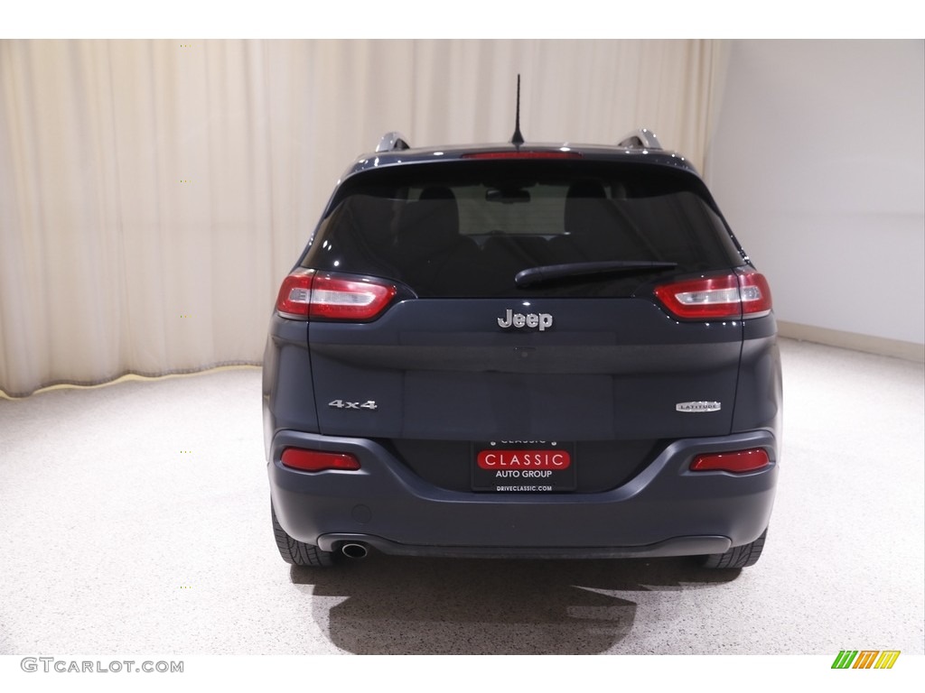 2018 Cherokee Latitude Plus 4x4 - Rhino / Black photo #21