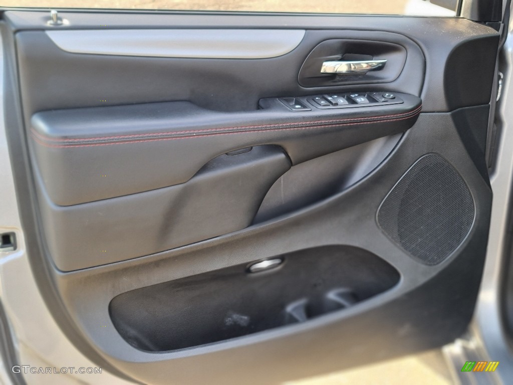 2018 Dodge Grand Caravan GT Door Panel Photos