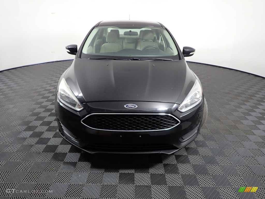 2015 Focus SE Sedan - Tuxedo Black Metallic / Medium Light Stone photo #3