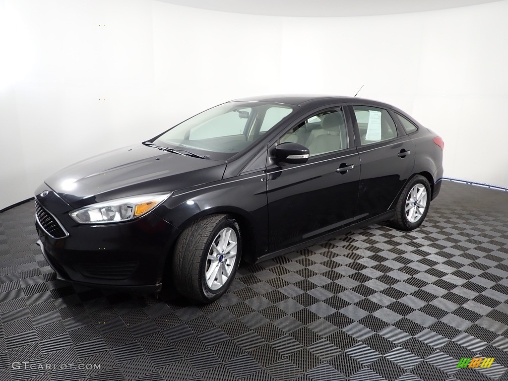 2015 Focus SE Sedan - Tuxedo Black Metallic / Medium Light Stone photo #6