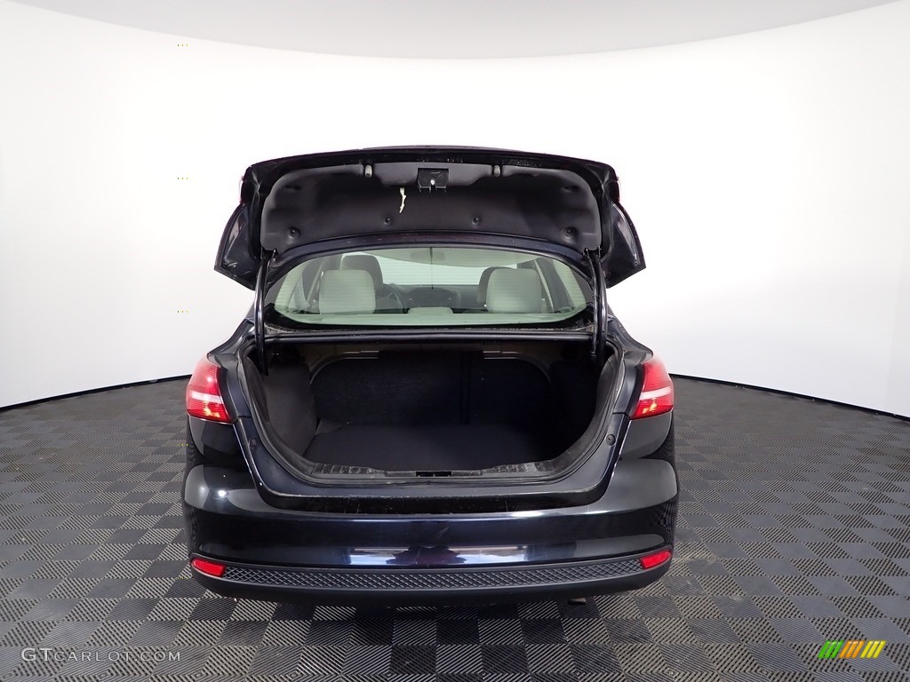 2015 Focus SE Sedan - Tuxedo Black Metallic / Medium Light Stone photo #10