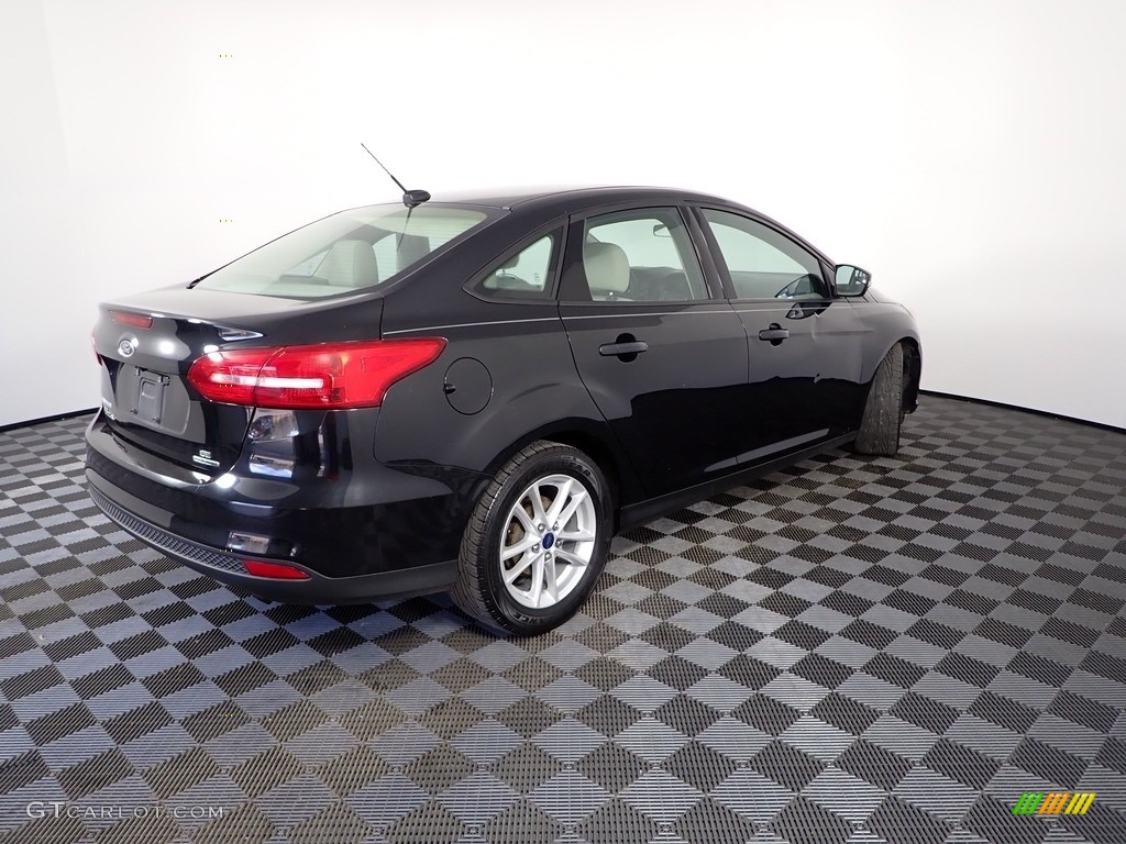 2015 Focus SE Sedan - Tuxedo Black Metallic / Medium Light Stone photo #12