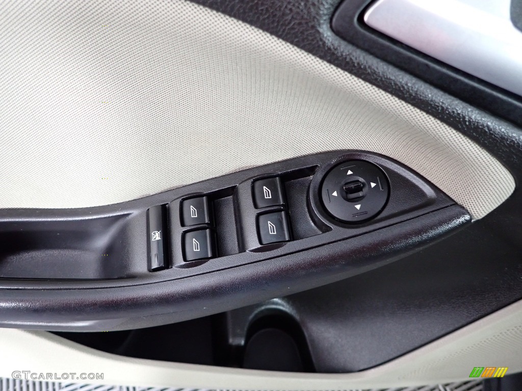 2015 Focus SE Sedan - Tuxedo Black Metallic / Medium Light Stone photo #14