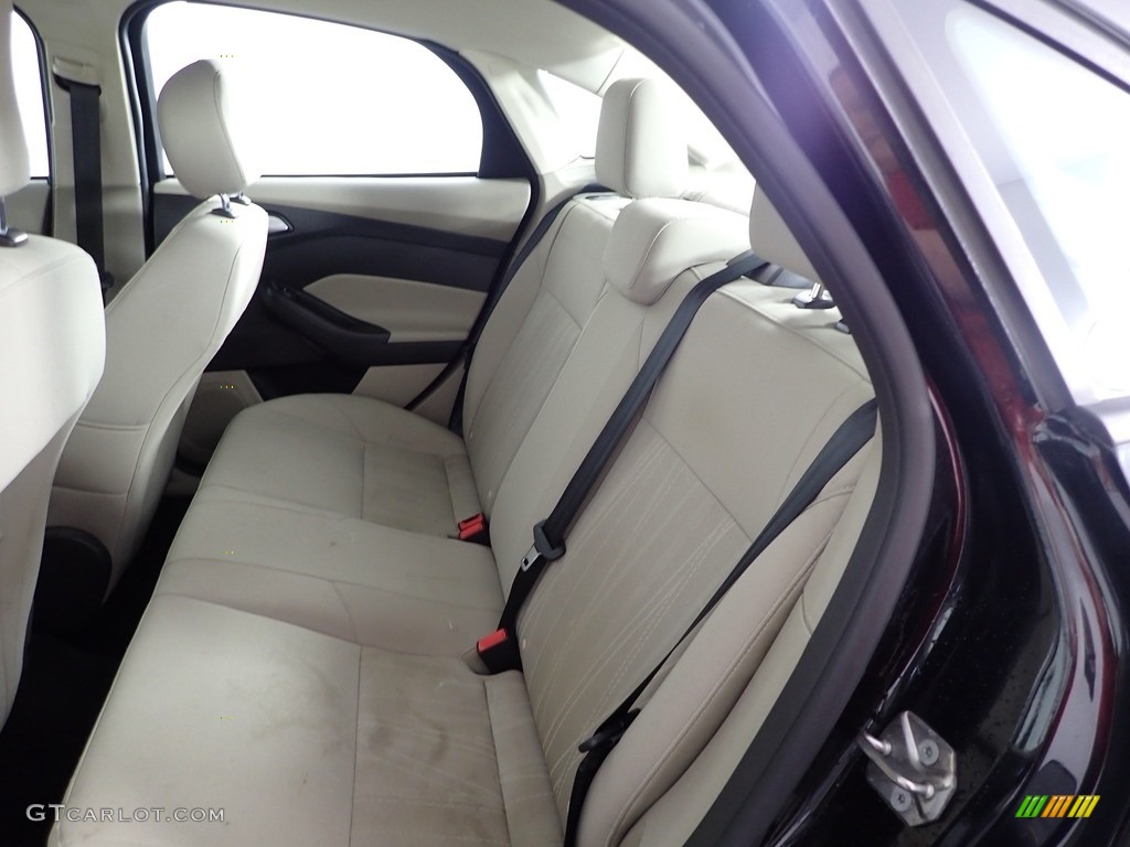 2015 Focus SE Sedan - Tuxedo Black Metallic / Medium Light Stone photo #27