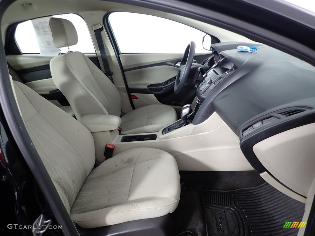 2015 Focus SE Sedan - Tuxedo Black Metallic / Medium Light Stone photo #29