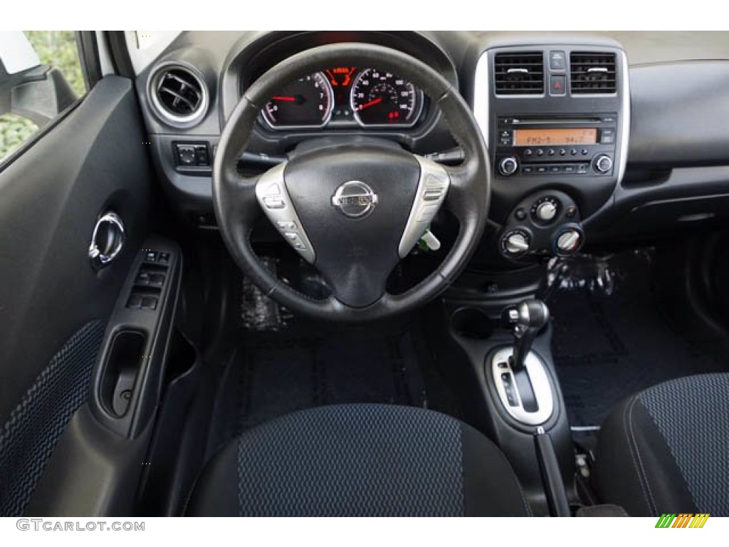 2014 Versa Note SV - Aspen White / Charcoal photo #5