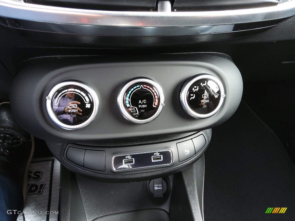 2022 Fiat 500X Trekking AWD Controls Photo #143885958