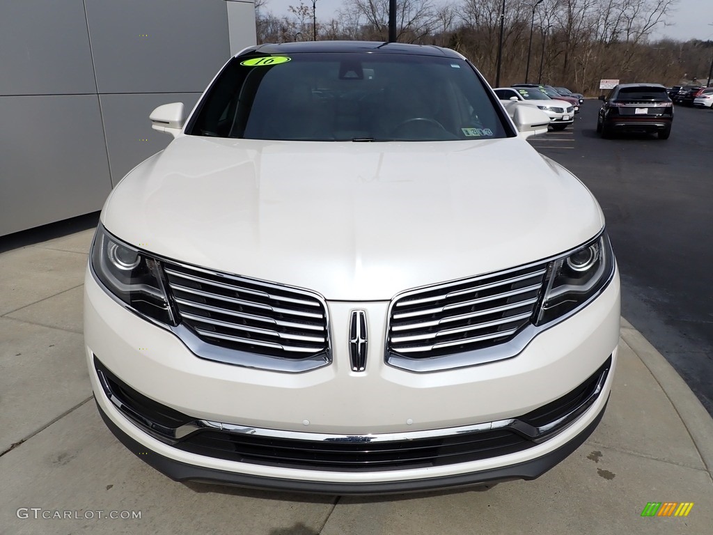 White Platinum 2016 Lincoln MKX Reserve AWD Exterior Photo #143893188