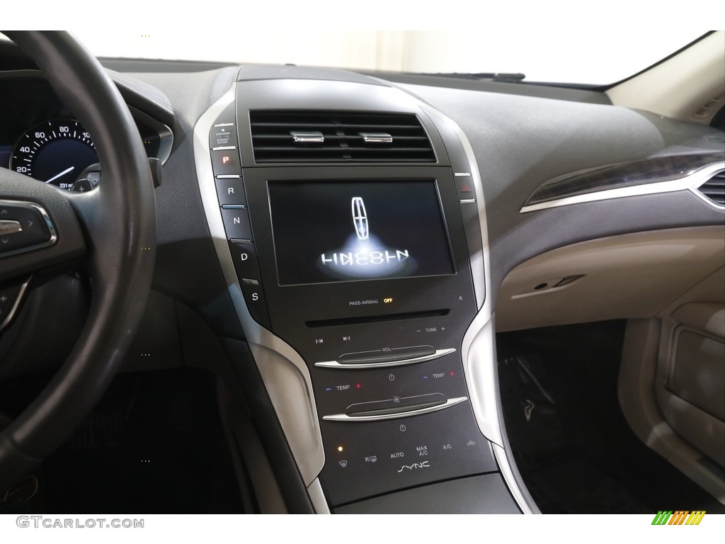 2016 Lincoln MKZ 3.7 AWD Controls Photo #143893601