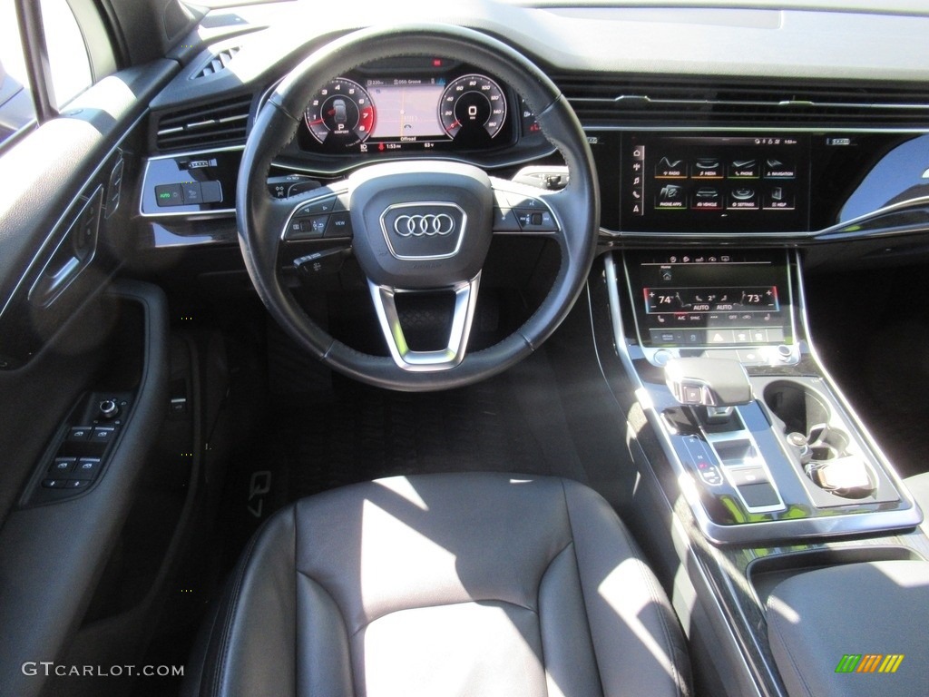 2020 Audi Q7 55 Premium Plus quattro Black Dashboard Photo #143905977