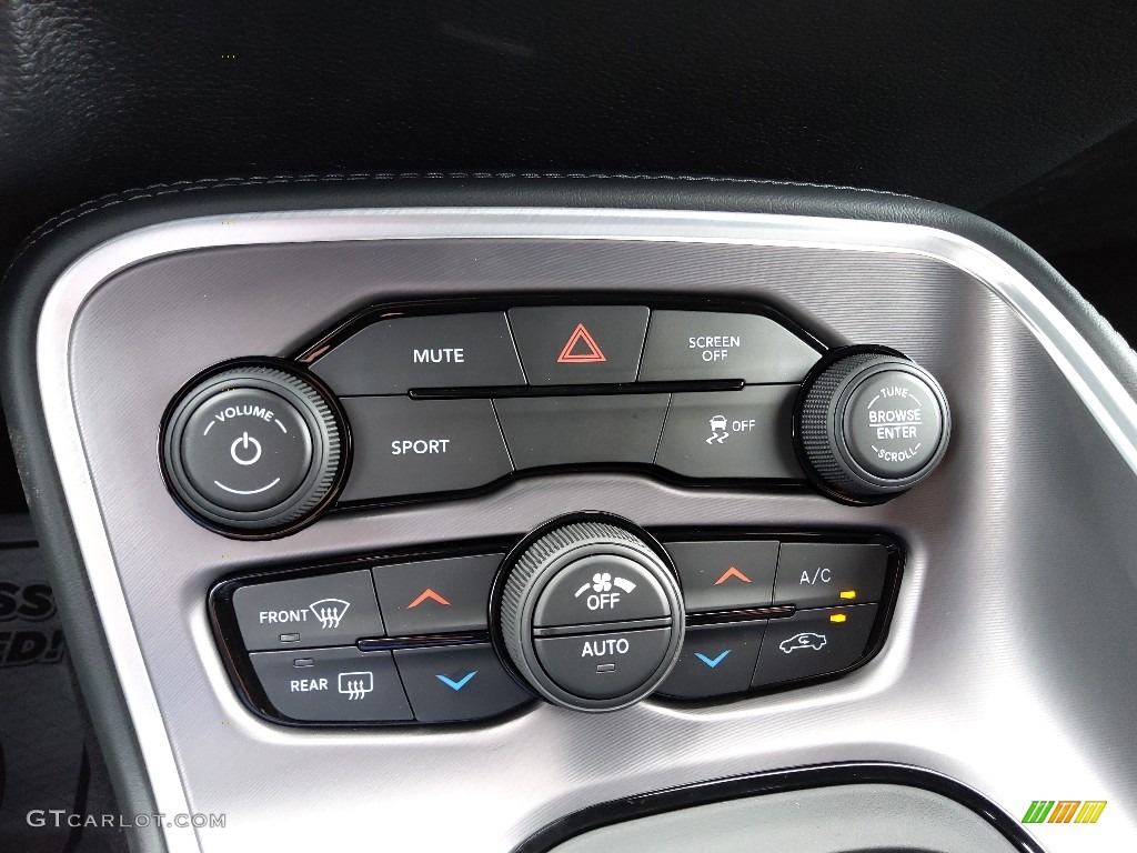 2022 Dodge Challenger SXT Blacktop Controls Photos