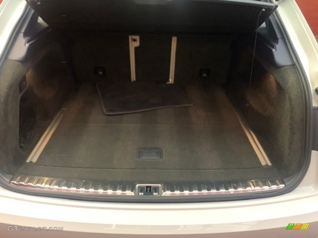 2019 Bentley Bentayga V8 Trunk Photos