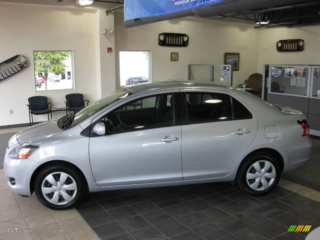 2008 Yaris S Sedan - Silver Streak Mica / Dark Charcoal photo #2