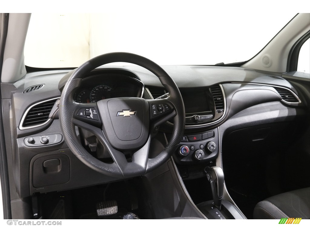 2019 Chevrolet Trax LT Jet Black Dashboard Photo #143916521