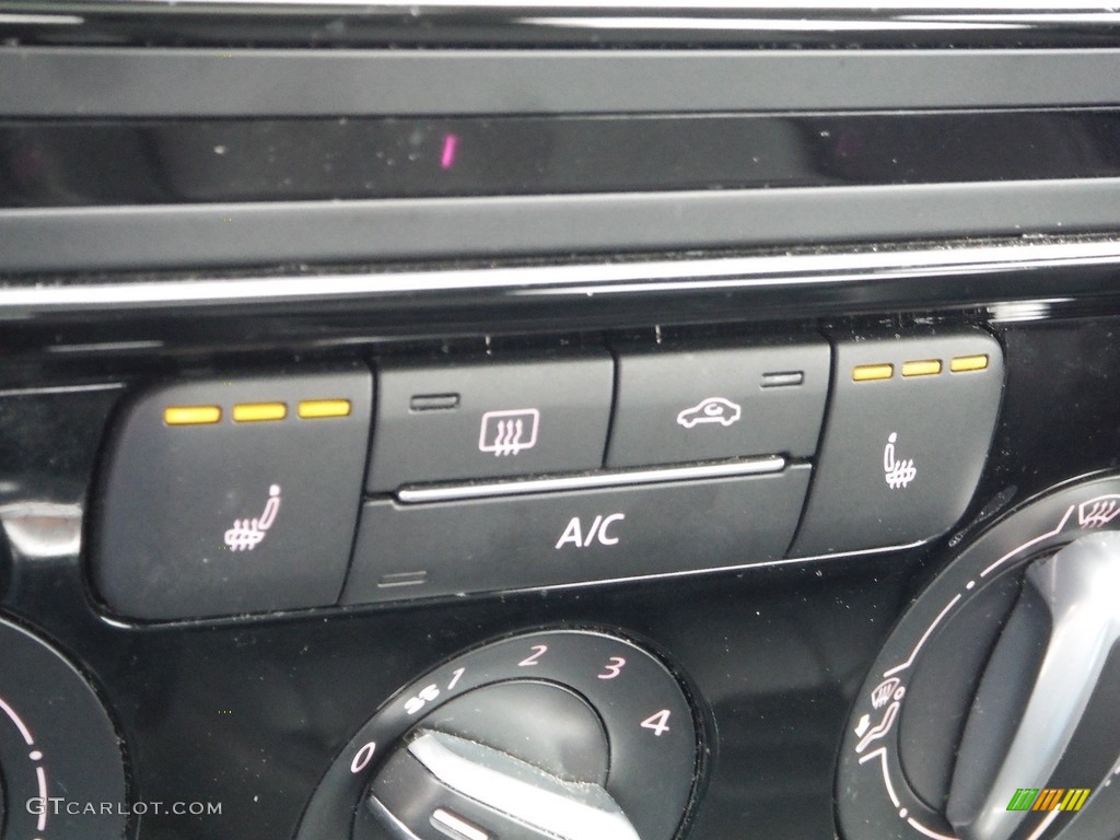2016 Volkswagen Jetta SEL Controls Photo #143918876