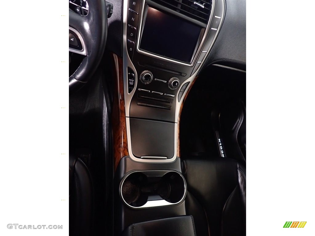 2019 Lincoln Nautilus Select AWD Dashboard Photos