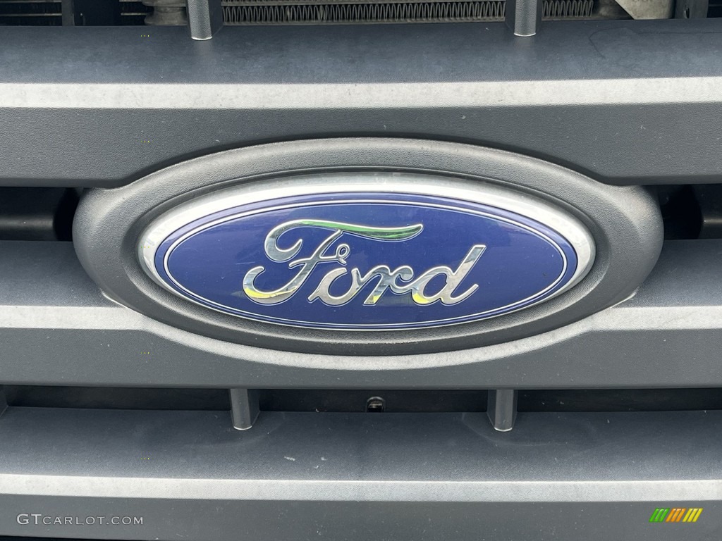 2016 Ford E-Series Van E350 Cutaway Commercial Moving Truck Marks and Logos Photo #143923655