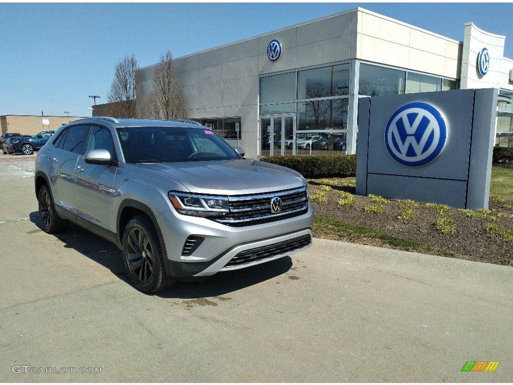 2022 Atlas Cross Sport SE Technology 4Motion - Pyrite Silver Metallic / Titan Black photo #1