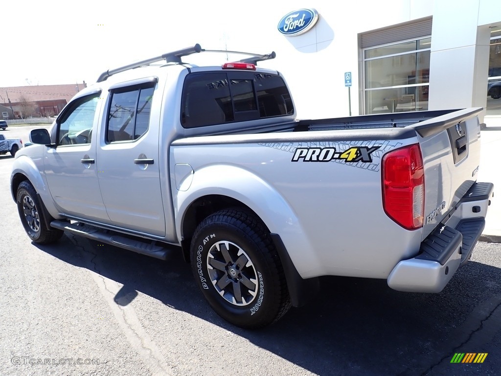 2018 Nissan Frontier Pro-4X Crew Cab 4x4 Marks and Logos Photo #143927704