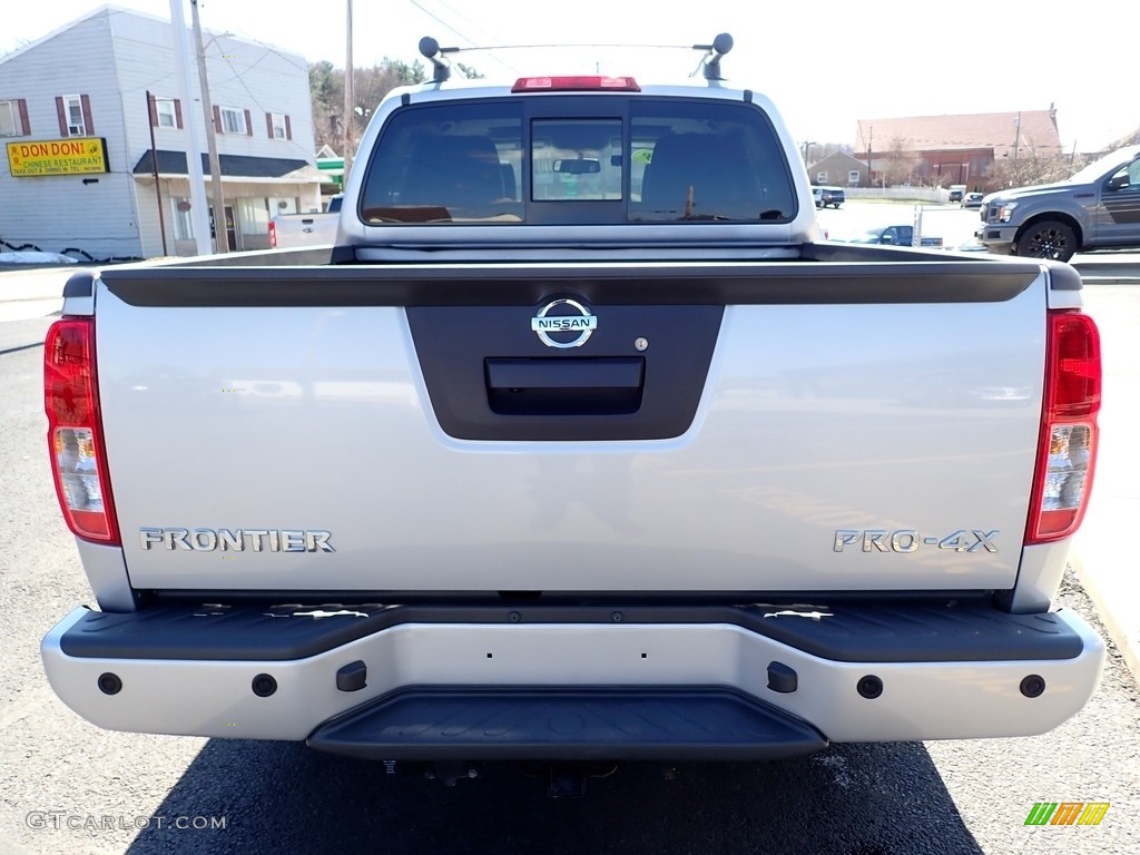 2018 Nissan Frontier Pro-4X Crew Cab 4x4 Marks and Logos Photo #143927731