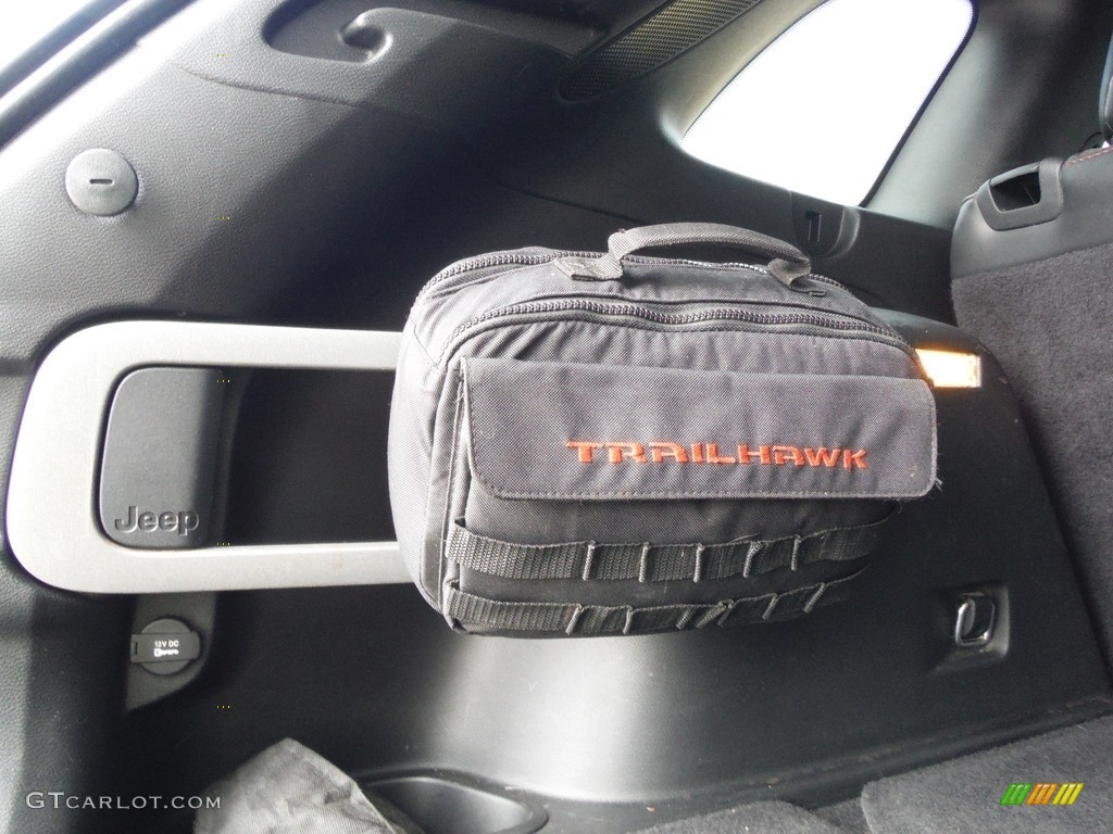 2016 Cherokee Trailhawk 4x4 - Deep Cherry Red Crystal Pearl / Black photo #28