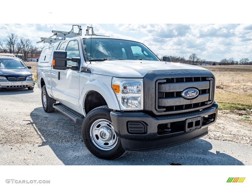 2015 F250 Super Duty Lariat Super Cab 4x4 - Oxford White / Adobe photo #1