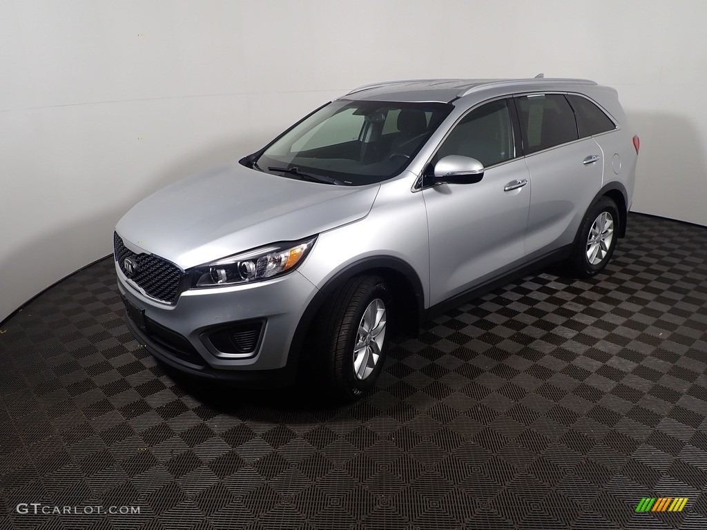 2017 Sorento LX V6 - Sparkling Silver / Black photo #1