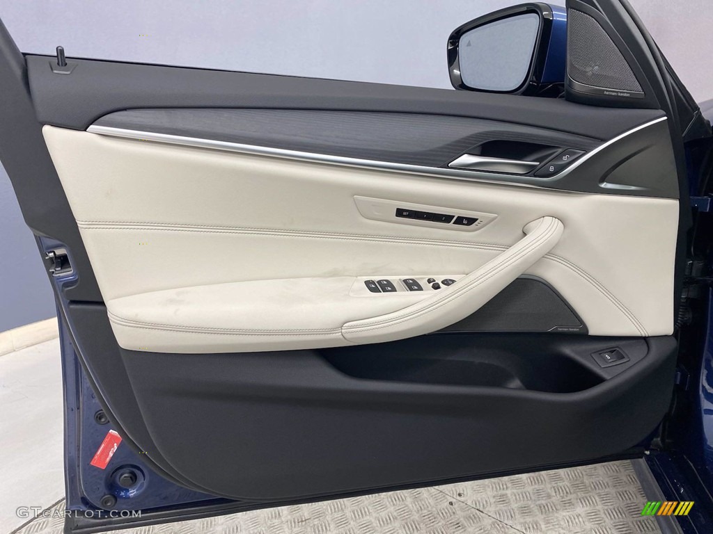 2022 BMW 5 Series 540i Sedan Door Panel Photos