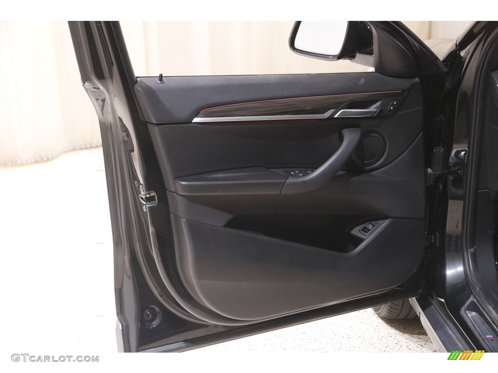 2018 X2 xDrive28i - Black Sapphire Metallic / Black photo #4