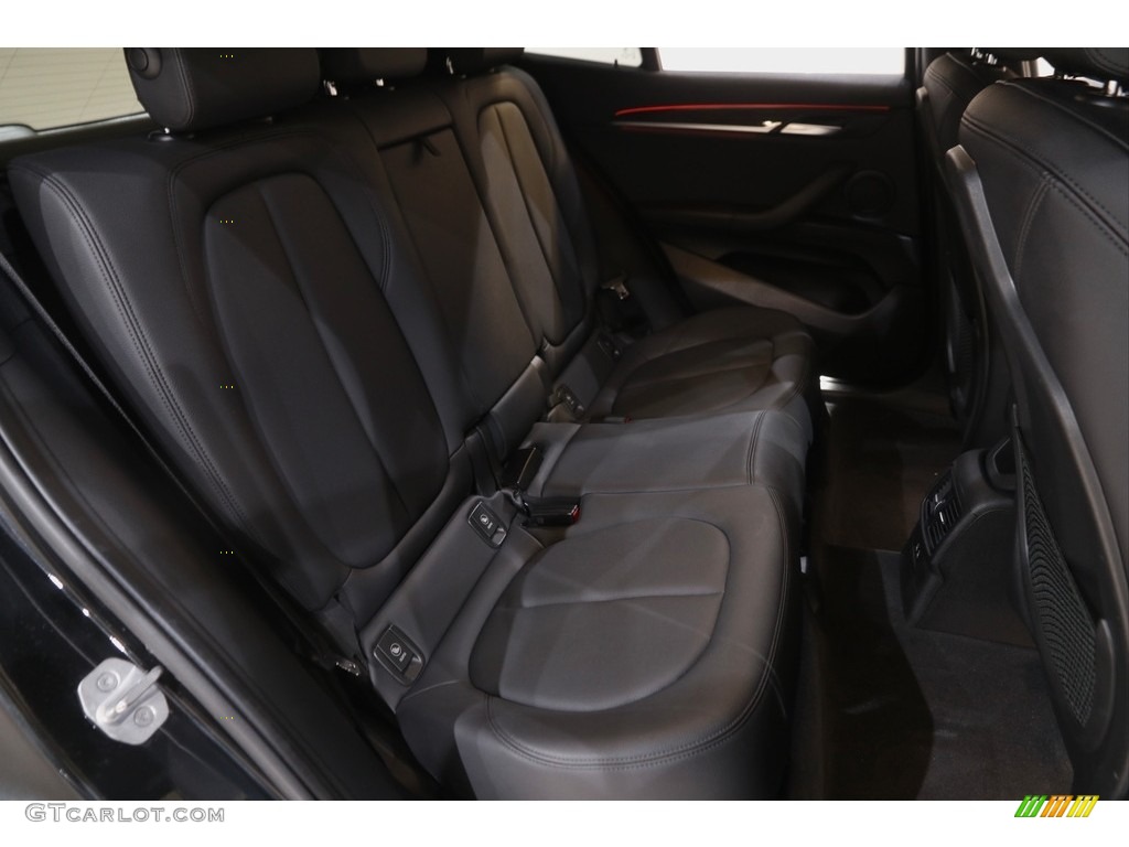 2018 X2 xDrive28i - Black Sapphire Metallic / Black photo #17