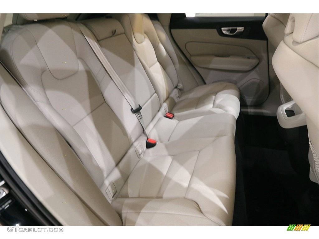 2022 Volvo XC60 B5 AWD Momentum Rear Seat Photo #143945500